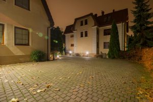 plac przed budynkiem